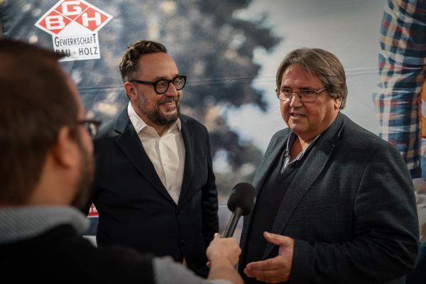 GBH-Chef Josef Muchitsch und Vergaberechtsexperte Dr. Martin Schiefer